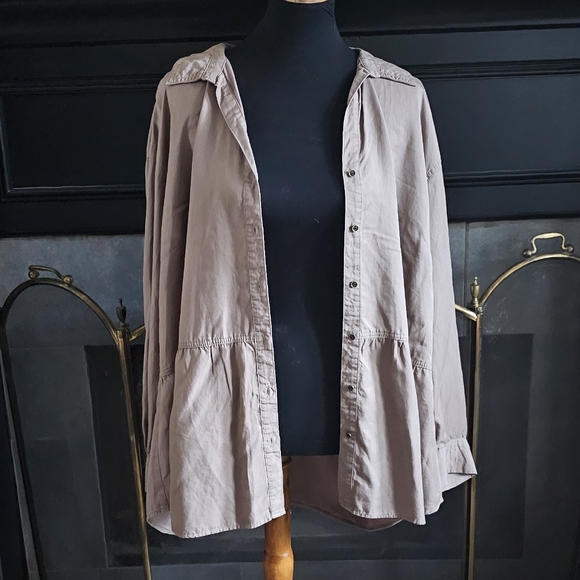 Long Sleeve High-Low Hem Gathered Bodice Top - Picture 4 of 11